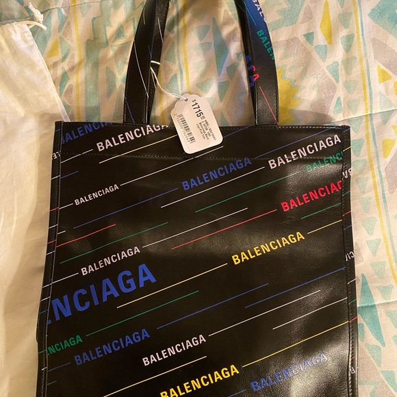 BRAND NEW BALENCIAGA 🌟 BLACK LEATHER MULTICOLORED LOGO TOTE BAG 👜!! - Picture 2 of 9